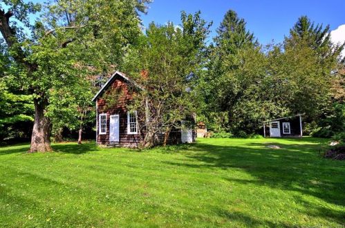 354 Moose Hill Rd, Upper Stepney CT  06468-2404 exterior