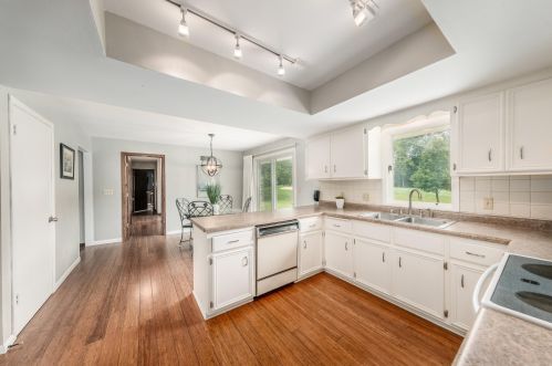 12501 Jacqueline Ct, Thiensville, WI 53092-2314