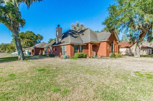 146 Paradise Valley Dr, West Columbia, TX 77486-9631