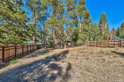 1045 Mohawk St, South Lake Tahoe CA  96150-5232 exterior