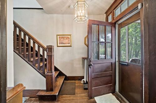 2239 Dartmore St, Pittsburgh, PA 15210-4038