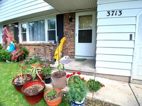 3713 Portage Rd, Madison, WI 53704-2718