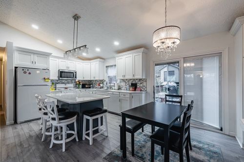 129 Peppertree Dr, New Kensington, PA 15068-9399