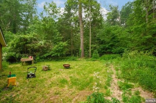 51 Pinecrest Trl, West Milford NJ  07480-1700 exterior