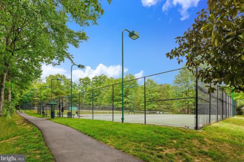 9111 Meadowcreek Ln, Lorton VA  22079-3238 exterior