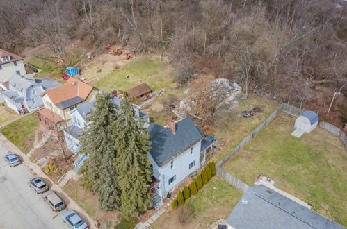 805 Ridge Ave, Jeannette, PA 15644-1643