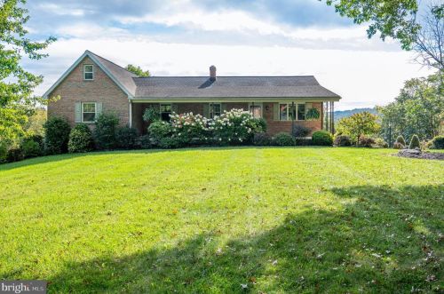 2110 Charlotte St, Pottstown, PA 19464-2035