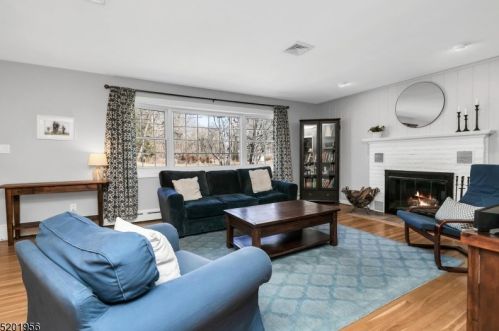 127 Hillside Ave, Bedminster NJ  07921-2516 exterior