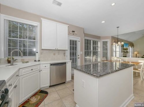 5 River Dell, Oakland NJ  07436-2302 exterior