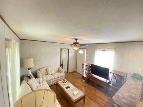 176 Cardinal Dr, Jeannette PA  15644-3191 exterior