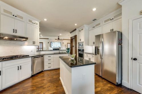 9427 Vis Cir, Irving TX  75063-5064 exterior