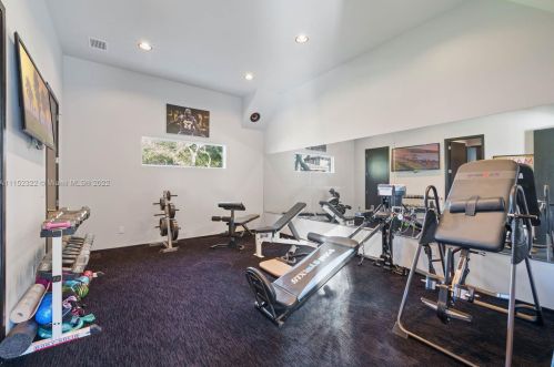 4828 Peninsula Dr, Daytona Beach FL 32127-7203 exterior