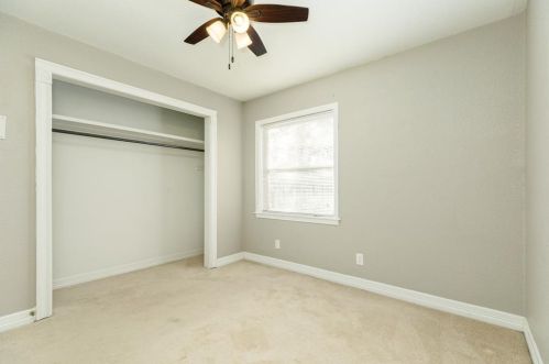 18 Lyncrest Dr, Galveston TX  77550-3215 exterior