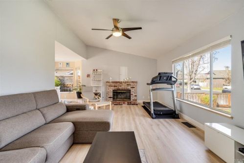 144 Fulton Pl, Windsor CA  95492-9474 exterior