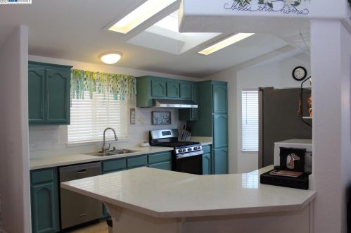 28378 Bradshire Rd, Hayward CA  94545-4818 exterior