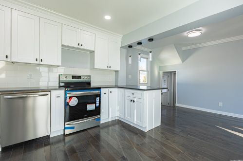 151 Reynolds Rd, West Islip NY  11795-2916 exterior