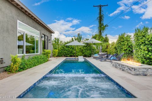 8620 Plz Ave, Scottsdale AZ 85250-6710 exterior