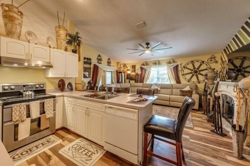 1386 Abbott Ln, Sebastian, FL 32958-2206