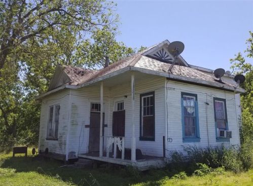 1529 County Road 323, Palacios, TX 77465-6601