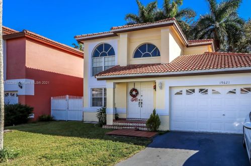 19621 82nd Ct, Hialeah, FL 33015-5971