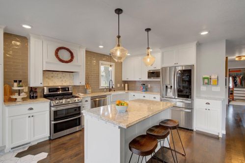 1548 5th St, Saint Paul, MN 55110-2928