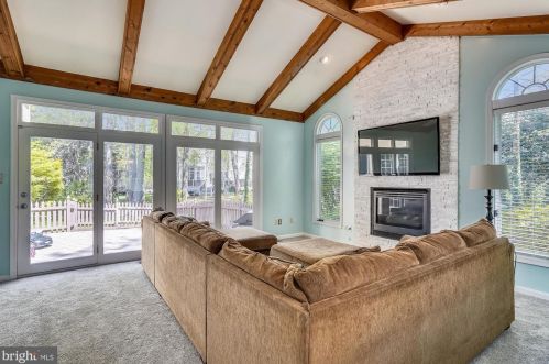 9111 Meadowcreek Ln, Lorton VA  22079-3238 exterior