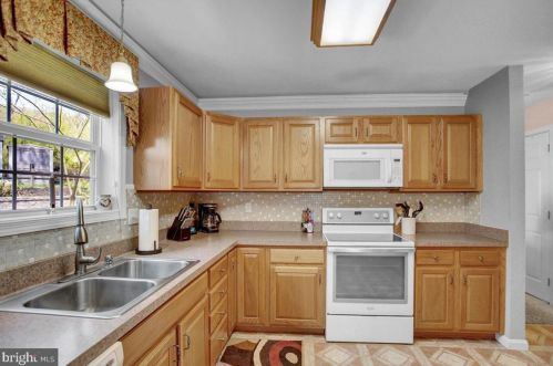 61 Crooked Dr, West Enola PA  17025-1522 exterior