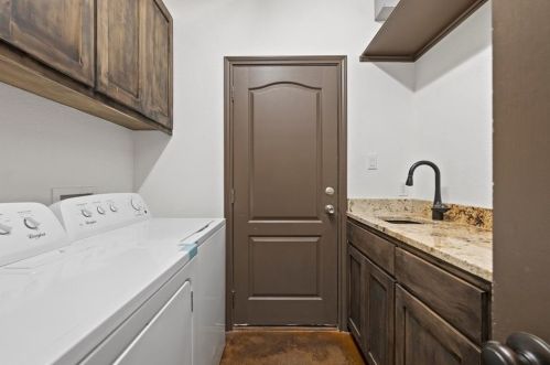 302 Deepwood Dr, Georgetown TX 78628-8305 exterior