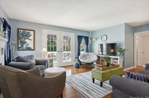 37 Hillside Ave, Groton, CT 06340-5525
