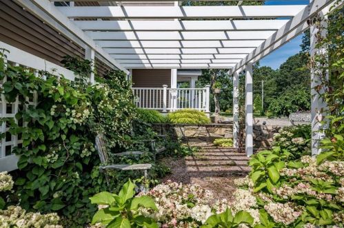 20 Jordan Cove Rd, Waterford CT  06385-3227 exterior