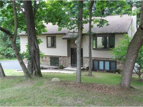 6843 Bruce Ln, Slatington, PA 18080-3819