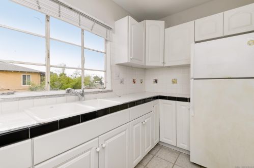 216 Clementine St, Oceanside CA  92054-3159 exterior