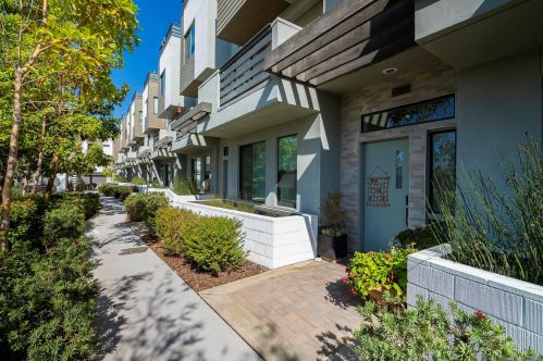 2555 State St, Carlsbad CA  92008-1623 exterior
