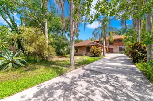 9298 Sharon St, Hobe Sound, FL 33455-6920