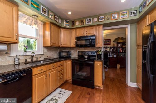 106 Claremont Dr, Lansdale PA 19446-6359 exterior