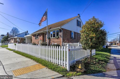 206 Spring Ave, Hanover, PA 17331-2719