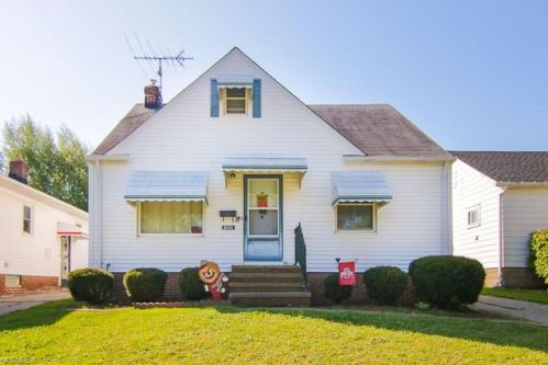 8101 Fernhill Ave, Cleveland, OH 44129-2124