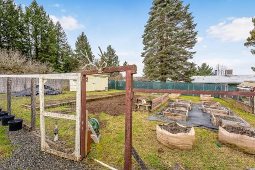 1481 Hill Rd, Willits CA  95490-9723 exterior