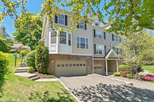 7 Crestview Ln, Danbury, CT 06810-7162