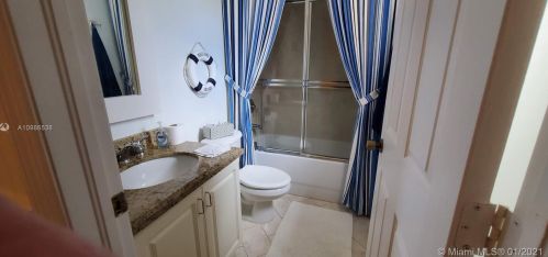 902 143 Ter, Hollywood FL  33027-6151 exterior
