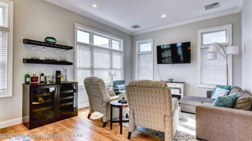 5 Fort Ave, Pelican Island NJ  08751-1512 exterior