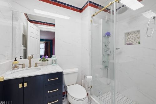 22 Autumn Ridge Rd, Greystone Park NJ  07950-1194 exterior