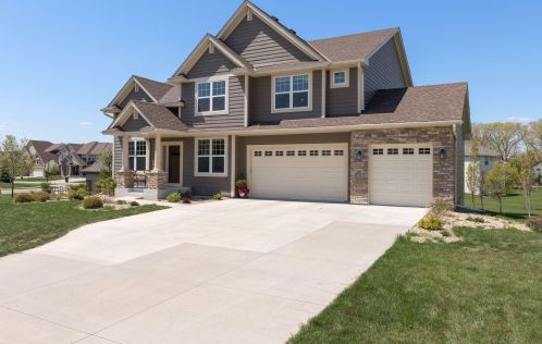 5315 Comstock Ln, Minneapolis, MN 55446-3799