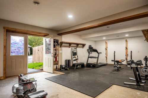 323 Blackhawk Rd, Beaver Falls PA  15010-1405 exterior