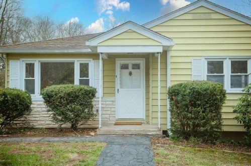 1 Burr Hill Ter, North Branford, CT 06471-1297