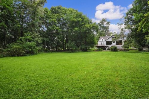 3388 Old Yorktown Rd, Yorktown Hgts NY  10598-1109 exterior