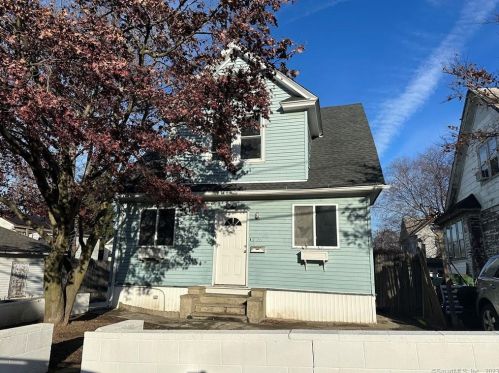 25 Lockhart Ave, Waterbury, CT 06705-1924