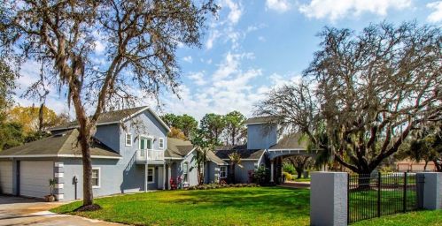 10320 Hilltop Dr, New Port Richey, FL 34654-2552