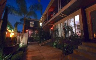 6826 Camrose Dr, Los Angeles CA  90068-3671 exterior