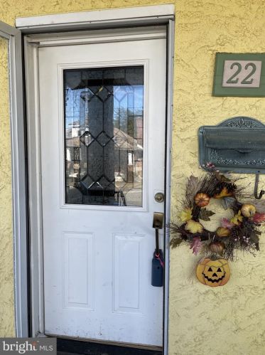 22 Champlain Ave, Wilmington, DE 19804-1747